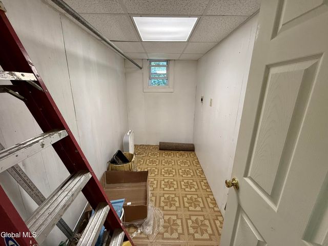 5 Hewitt Street, Amsterdam, NY 12010