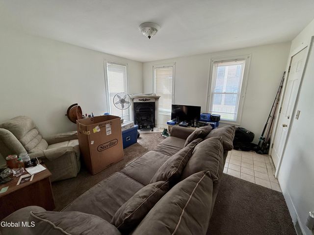 5 Hewitt Street, Amsterdam, NY 12010