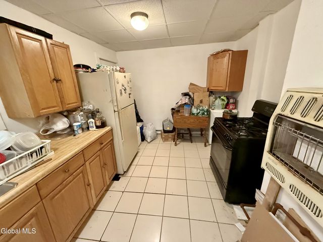 5 Hewitt Street, Amsterdam, NY 12010