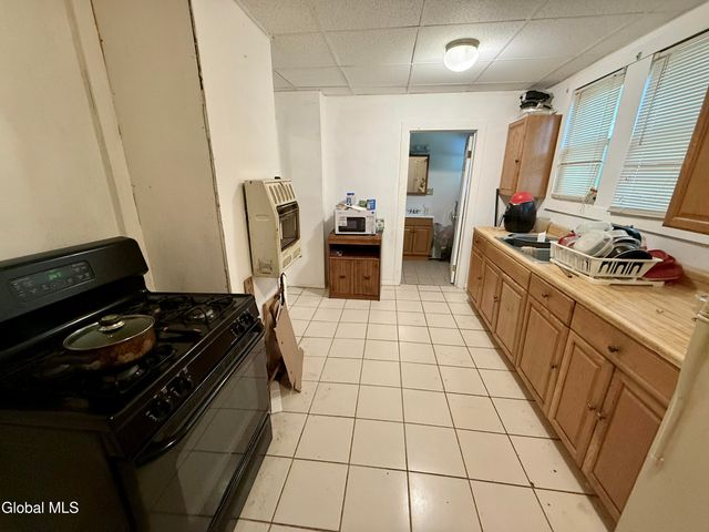 5 Hewitt Street, Amsterdam, NY 12010