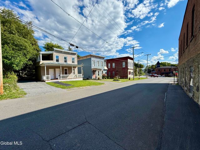 5 Hewitt Street, Amsterdam, NY 12010