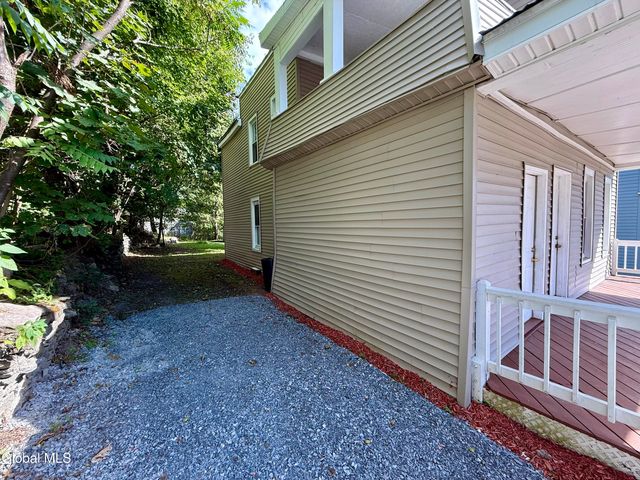 5 Hewitt Street, Amsterdam, NY 12010