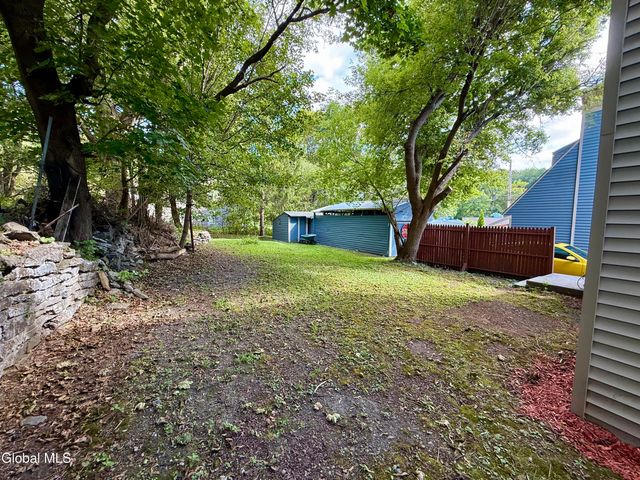 5 Hewitt Street, Amsterdam, NY 12010