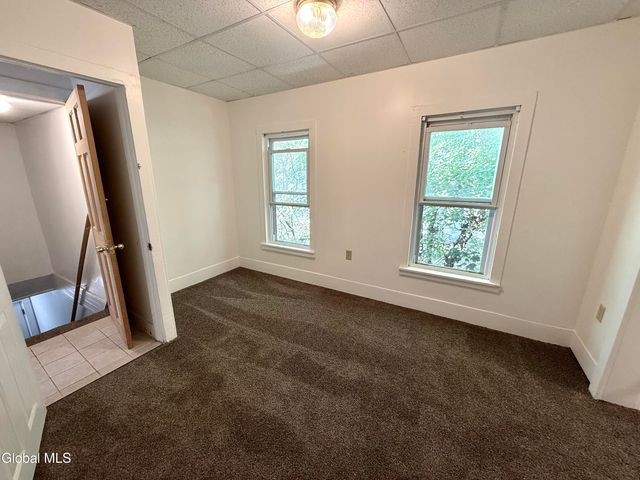 5 Hewitt Street, Amsterdam, NY 12010