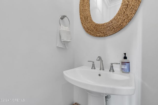 43 Old Squan Road, Manasquan, NJ 08736