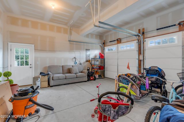 43 Old Squan Road, Manasquan, NJ 08736