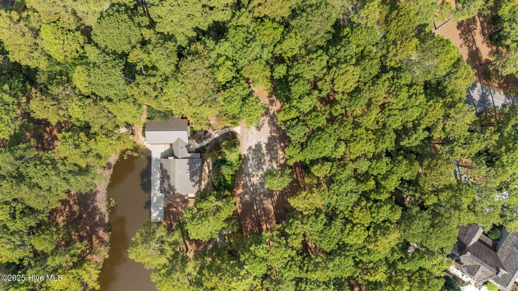 Image 11 of property listing at 75 Apawamis Circle, Pinehurst, NC 28374