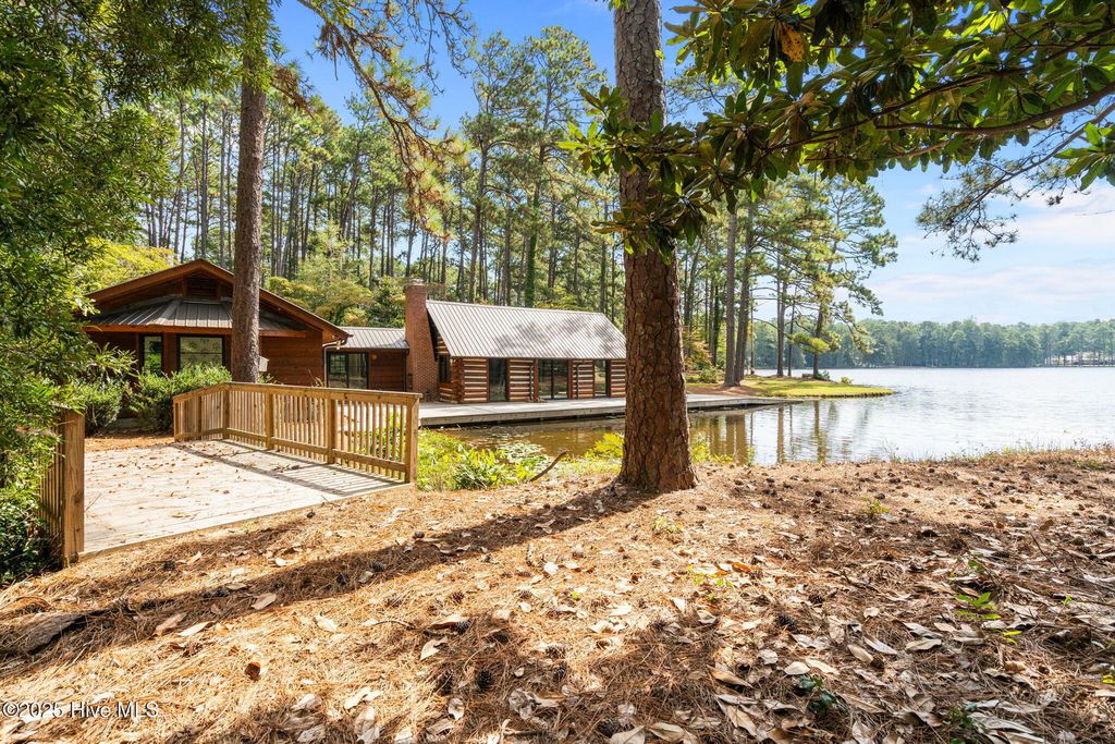Image 13 of property listing at 75 Apawamis Circle, Pinehurst, NC 28374
