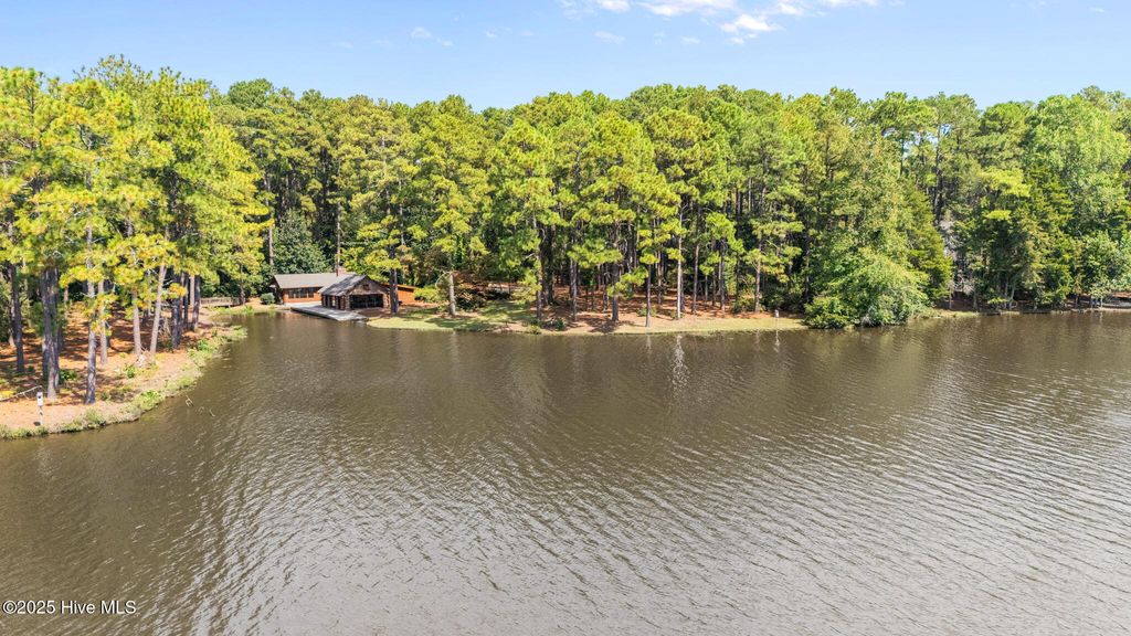 Image 3 of property listing at 75 Apawamis Circle, Pinehurst, NC 28374
