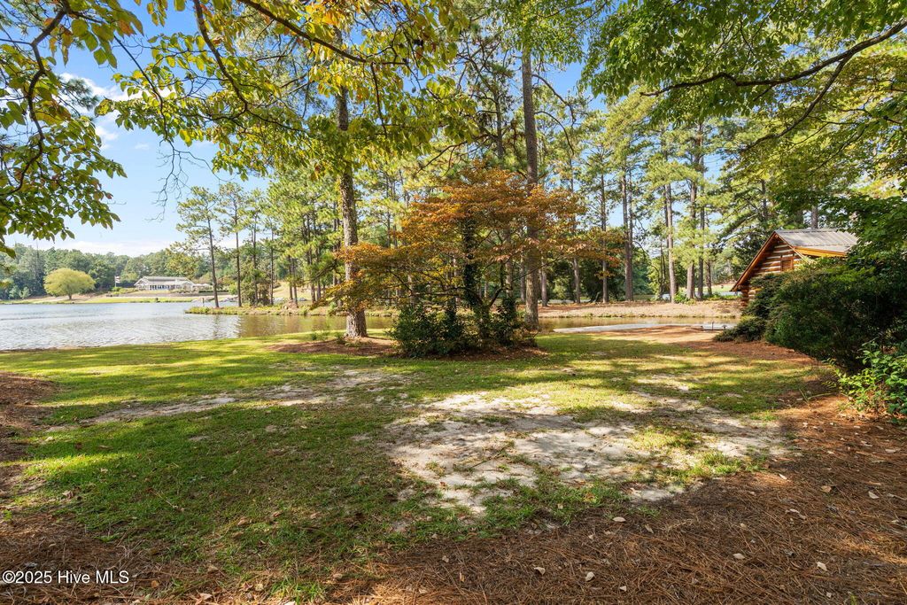 Image 6 of property listing at 75 Apawamis Circle, Pinehurst, NC 28374