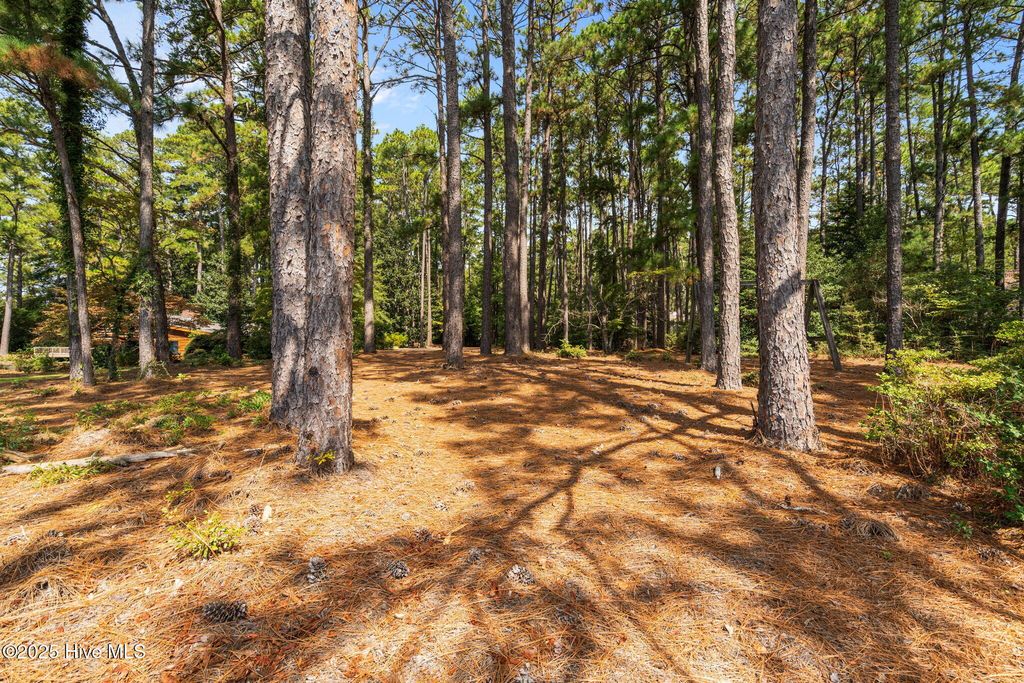 Image 7 of property listing at 75 Apawamis Circle, Pinehurst, NC 28374