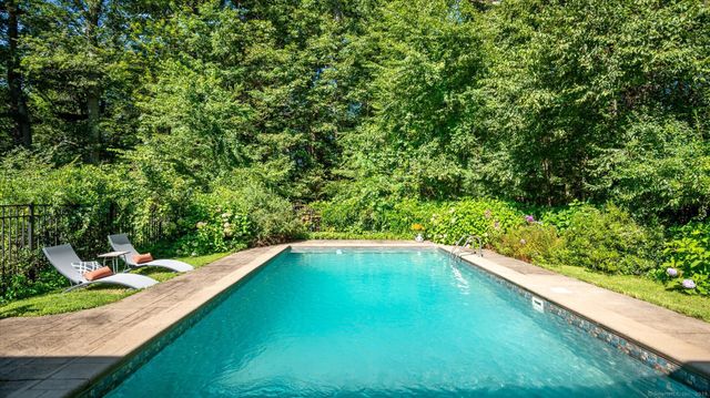 77 Blue Ridge Drive, Simsbury, CT 06070