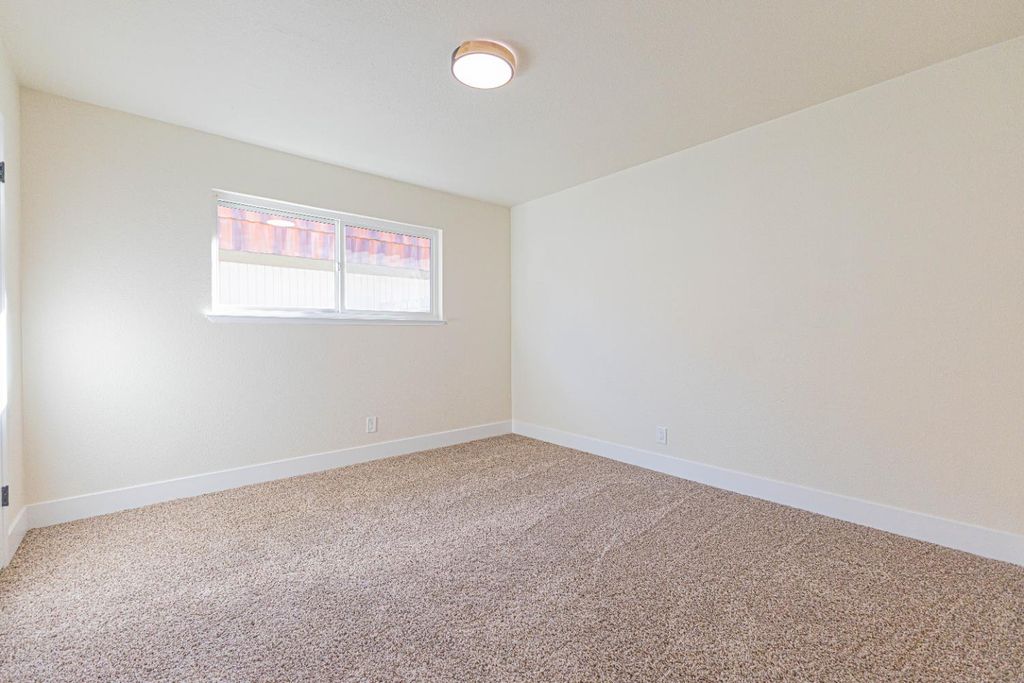 Image 10 of property listing at 4914 N Sequoia Drive # 101, Fresno, CA 93705