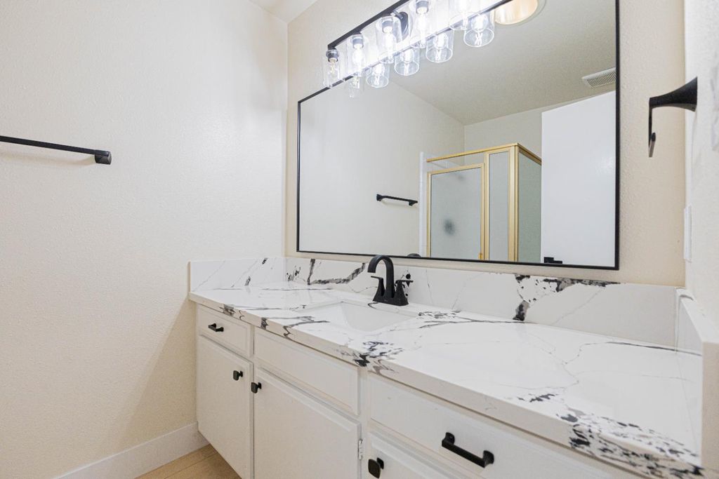 Image 11 of property listing at 4914 N Sequoia Drive # 101, Fresno, CA 93705