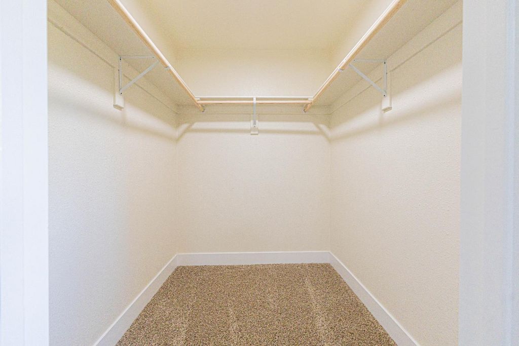 Image 14 of property listing at 4914 N Sequoia Drive # 101, Fresno, CA 93705