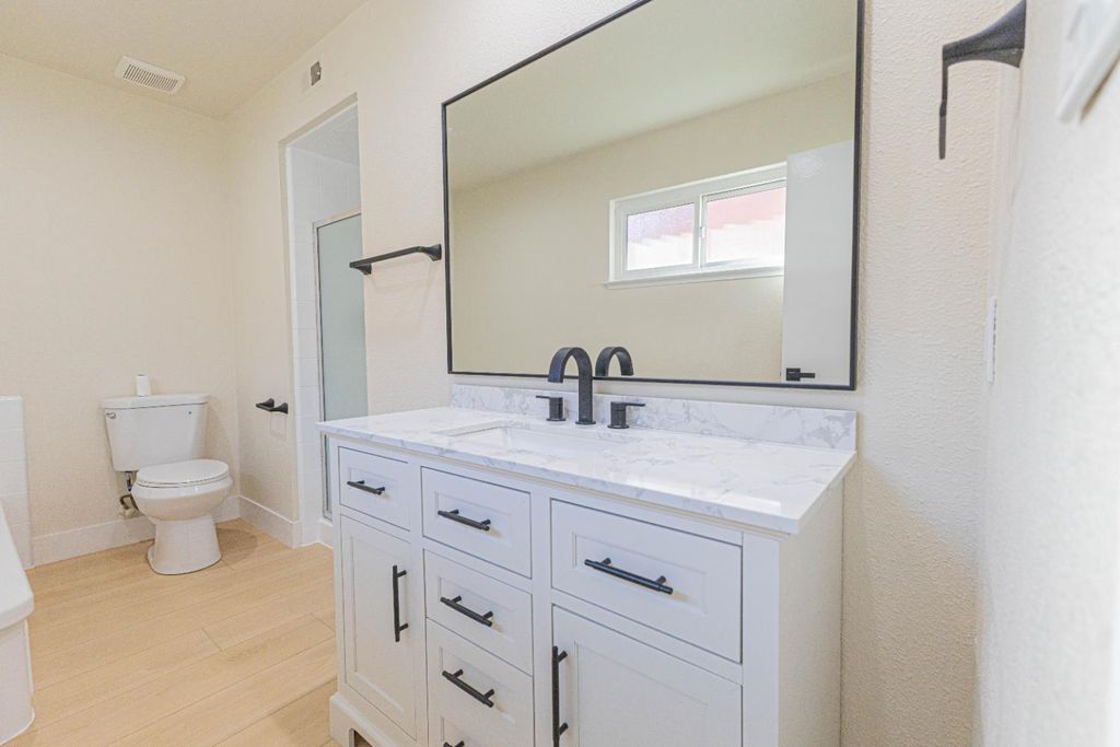 Image 16 of property listing at 4914 N Sequoia Drive # 101, Fresno, CA 93705