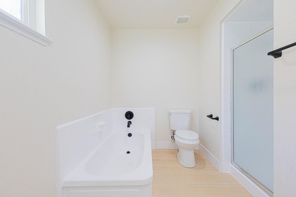 Image 18 of property listing at 4914 N Sequoia Drive # 101, Fresno, CA 93705