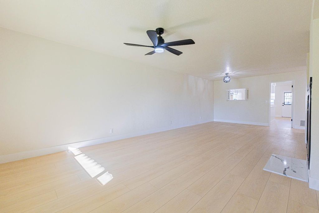 Image 2 of property listing at 4914 N Sequoia Drive # 101, Fresno, CA 93705