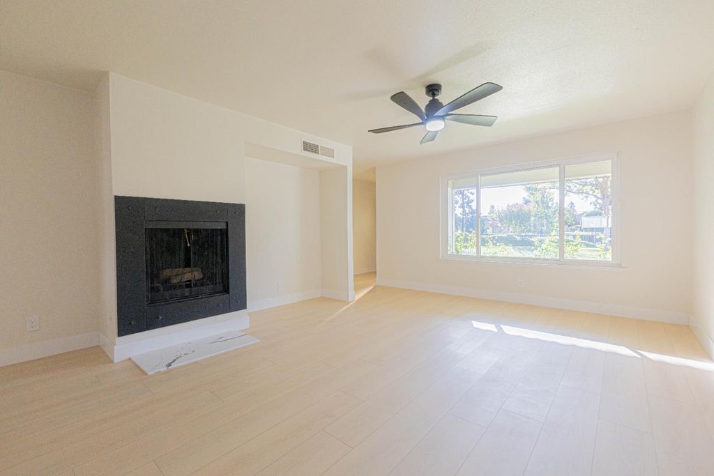 Image 3 of property listing at 4914 N Sequoia Drive # 101, Fresno, CA 93705
