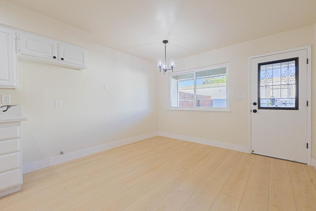 Image 5 of property listing at 4914 N Sequoia Drive # 101, Fresno, CA 93705