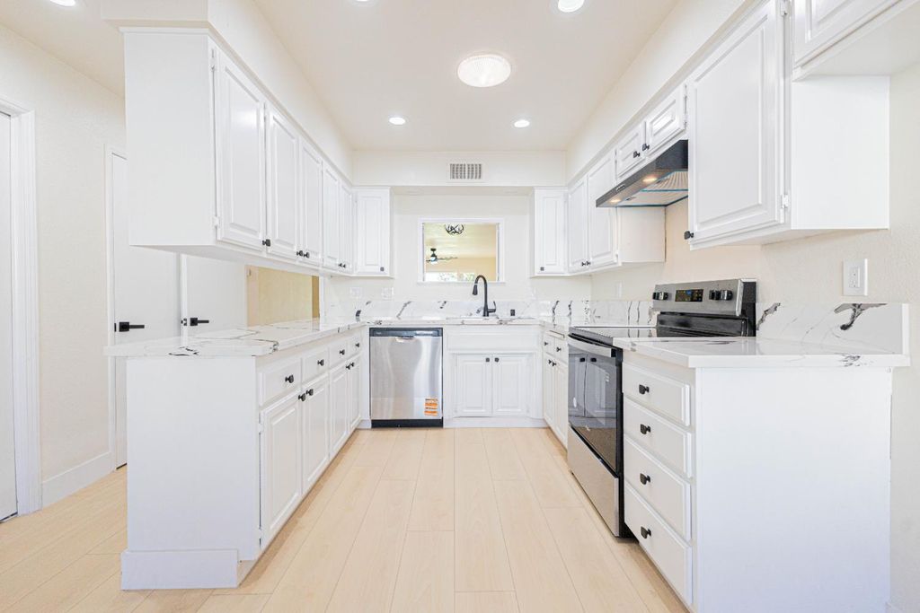 Image 6 of property listing at 4914 N Sequoia Drive # 101, Fresno, CA 93705