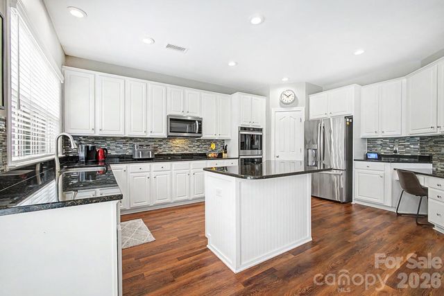 10913 Knight Castle Drive, Charlotte, NC 28277