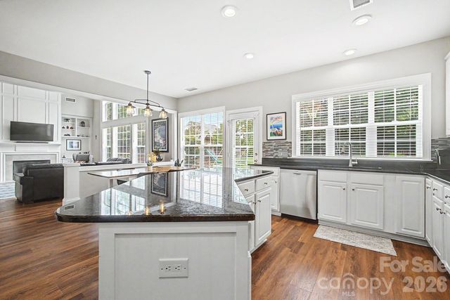 10913 Knight Castle Drive, Charlotte, NC 28277