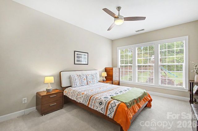 10913 Knight Castle Drive, Charlotte, NC 28277