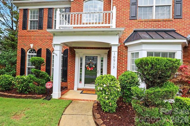 10913 Knight Castle Drive, Charlotte, NC 28277