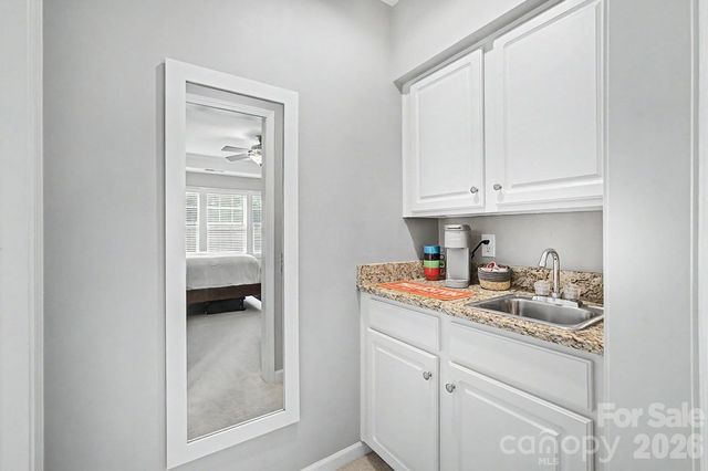 10913 Knight Castle Drive, Charlotte, NC 28277