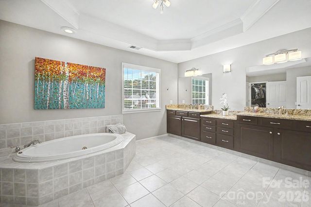 10913 Knight Castle Drive, Charlotte, NC 28277