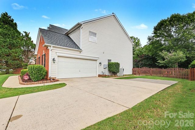 10913 Knight Castle Drive, Charlotte, NC 28277
