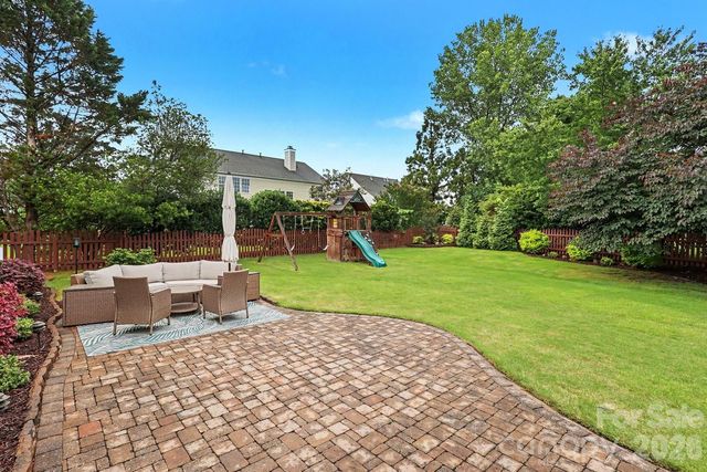10913 Knight Castle Drive, Charlotte, NC 28277