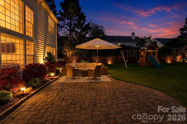 10913 Knight Castle Drive, Charlotte, NC 28277
