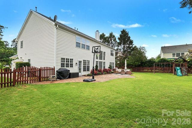 10913 Knight Castle Drive, Charlotte, NC 28277