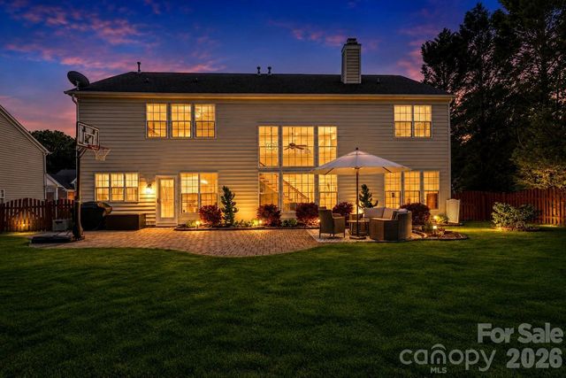 10913 Knight Castle Drive, Charlotte, NC 28277