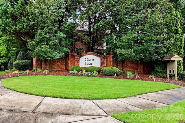 10913 Knight Castle Drive, Charlotte, NC 28277