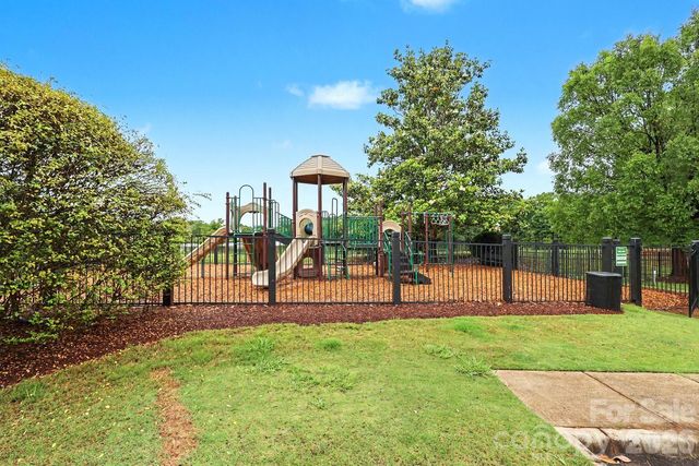 10913 Knight Castle Drive, Charlotte, NC 28277
