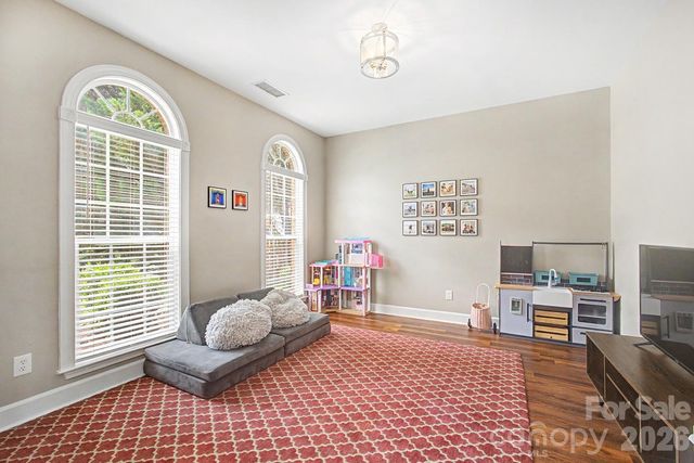 10913 Knight Castle Drive, Charlotte, NC 28277