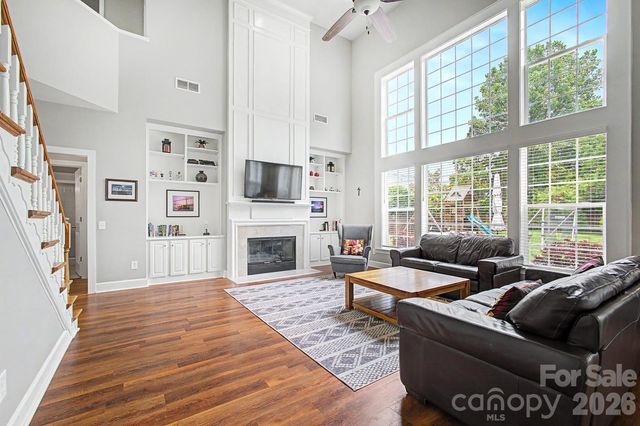 10913 Knight Castle Drive, Charlotte, NC 28277