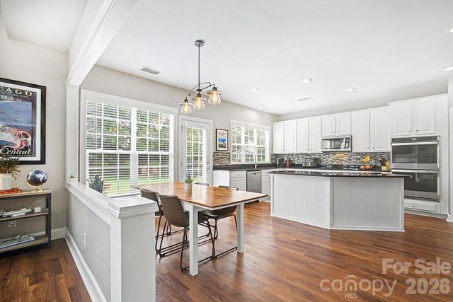 10913 Knight Castle Drive, Charlotte, NC 28277