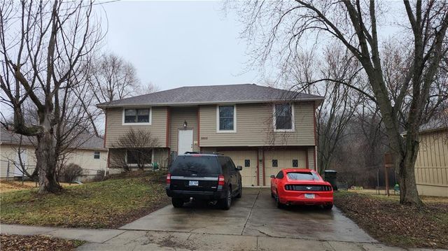 3555 Tudor Drive, Leavenworth, KS 66048