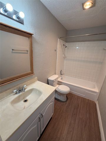 200 Pebblebrook Street, Arlington, TX 76014