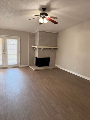 200 Pebblebrook Street, Arlington, TX 76014