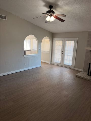 200 Pebblebrook Street, Arlington, TX 76014