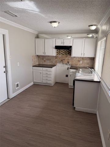 200 Pebblebrook Street, Arlington, TX 76014