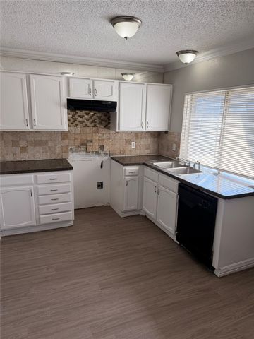 200 Pebblebrook Street, Arlington, TX 76014