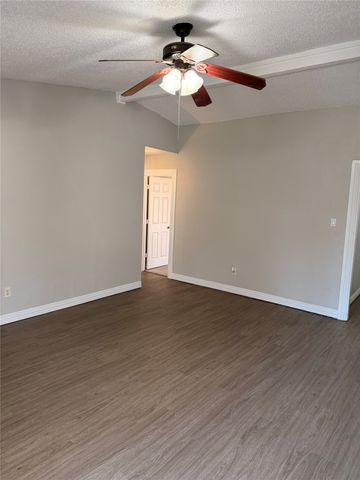 200 Pebblebrook Street, Arlington, TX 76014