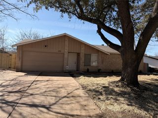 200 Pebblebrook Street, Arlington, TX 76014