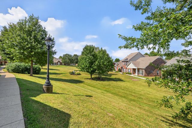 6 Ingram Ct, Lebanon, TN 37087